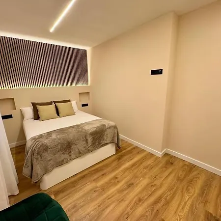 Premium Plaza De La Fuente